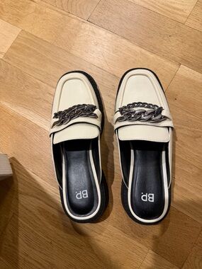 Tristan Cream Mule Loafers with Silver Chain